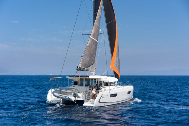 Excess 12 - 4 + 1 + 1 cab. Excessive