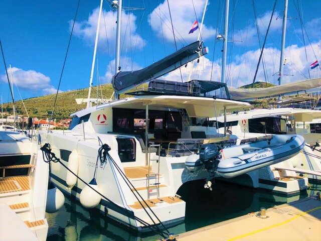 Fountaine Pajot Saona 47 Quintet - 5 + 1 cab. Desafinado