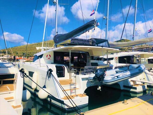 Fountaine Pajot Saona 47 Quintet - 5 + 1 cab. Desafinado