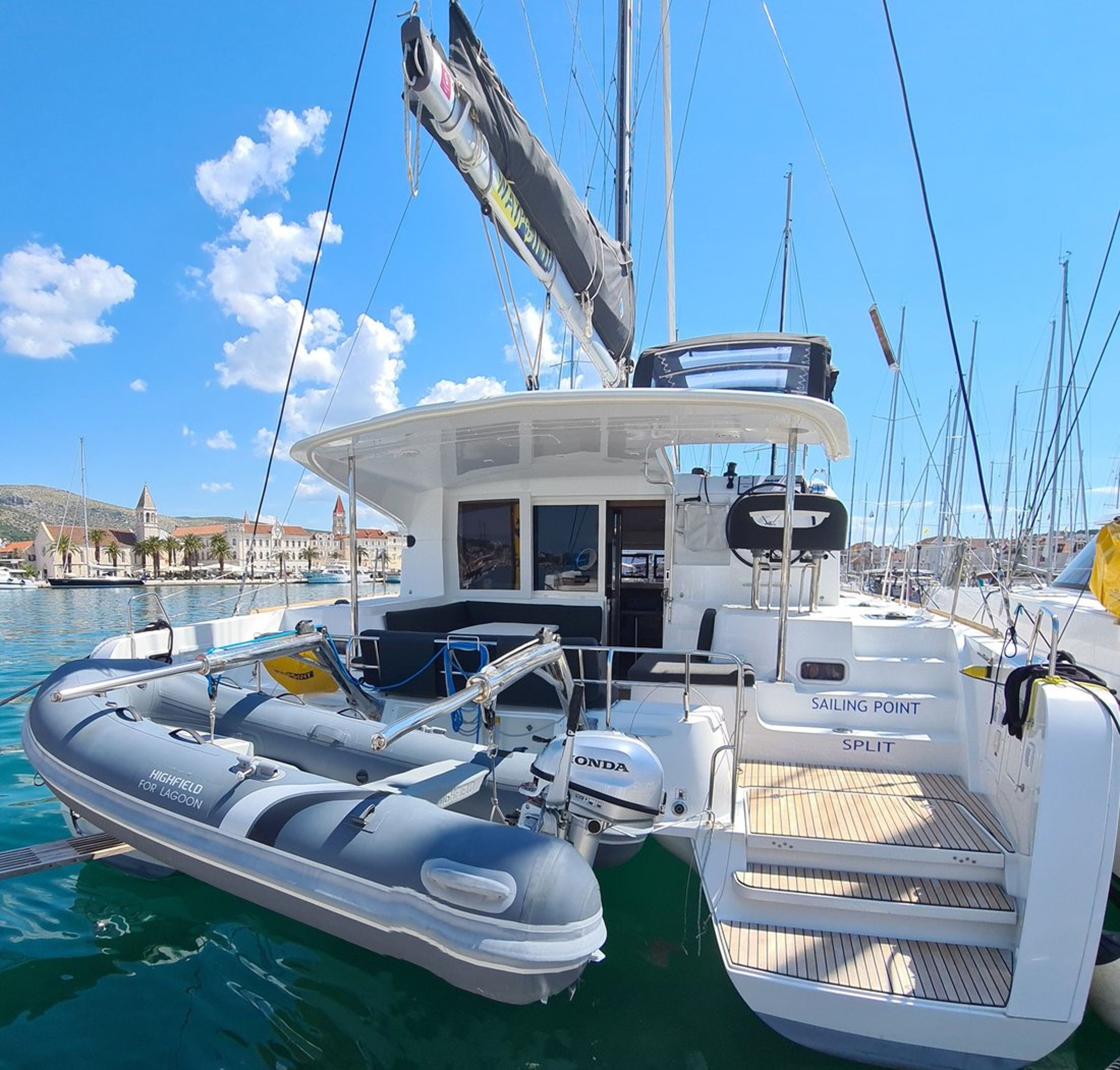 Lagoon 40 - 4 + 2 cab Sailing Point