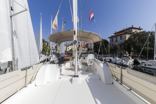 Swift Trawler 34 Fly Blue Sky