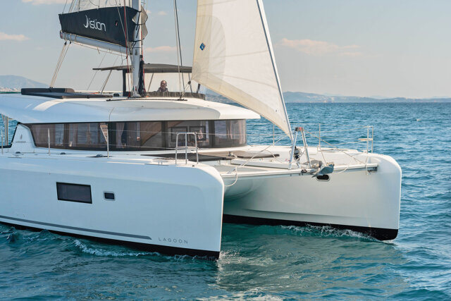 Lagoon 42 - 4 + 2 cab. Wind Whisper 