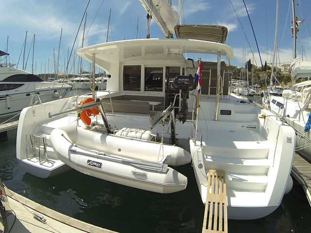 Lagoon 39 - 4 + 2 cab. Bob Cat