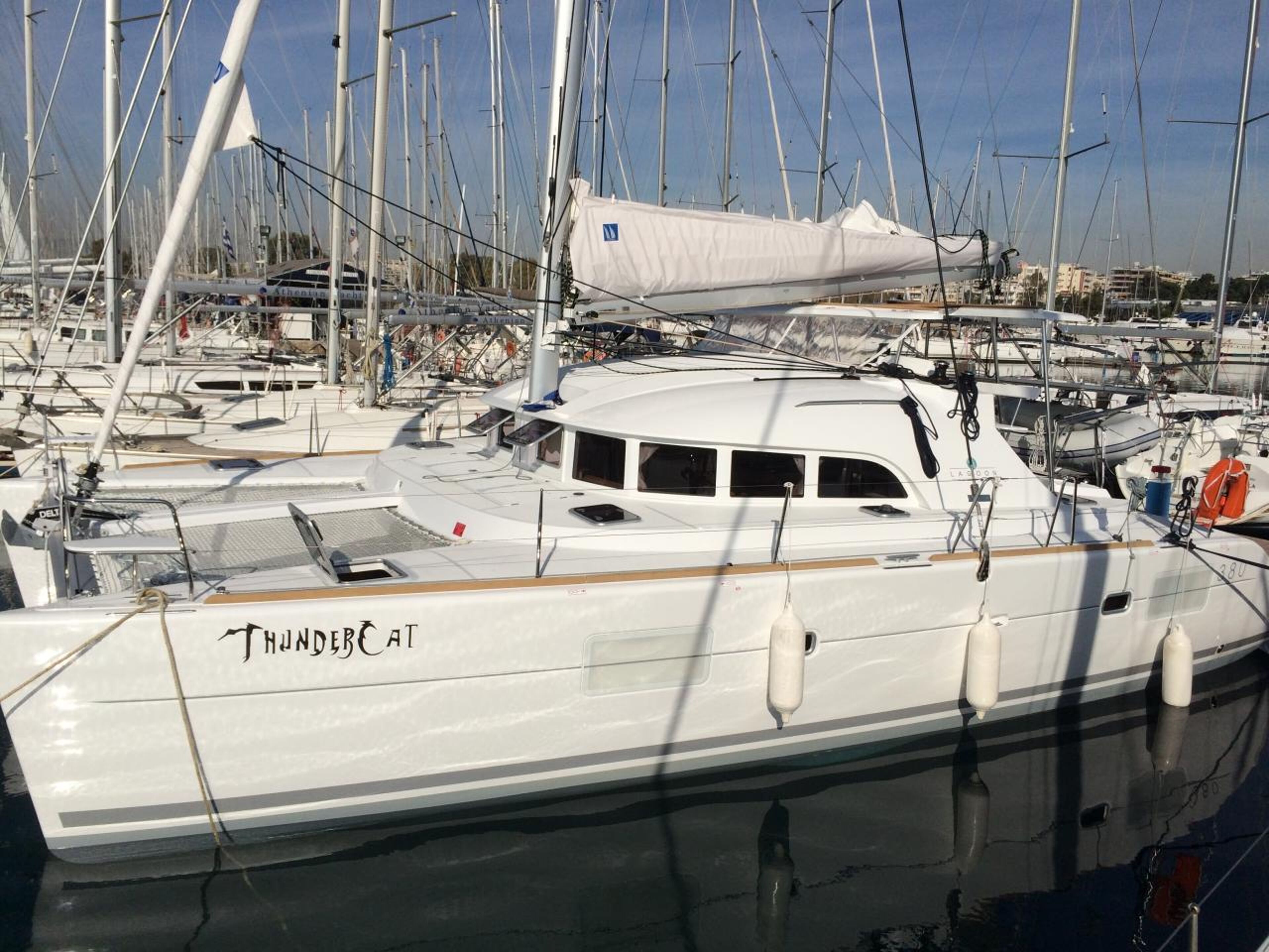 Lagoon 380 - 4 cab. ThunderCat