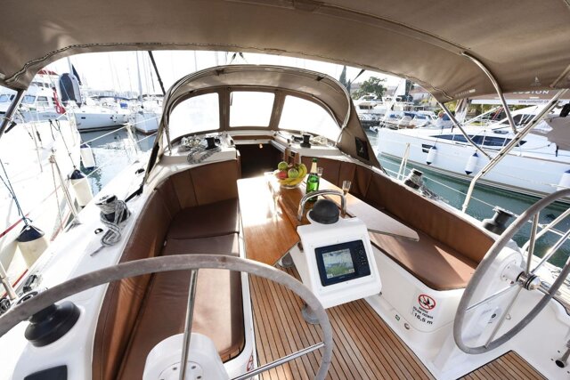 Bavaria Cruiser 37 - 3 cab. Luka