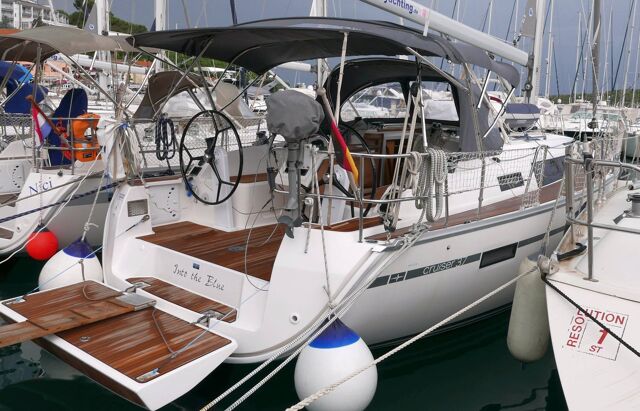 Bavaria Cruiser 37 - 3 cab. Into the Blue