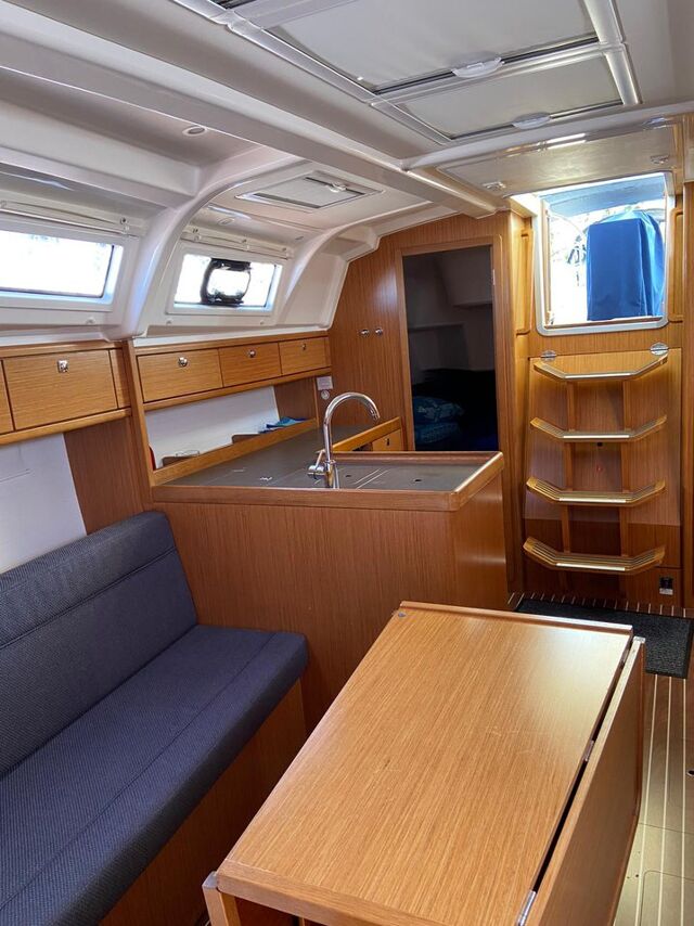 Bavaria Cruiser 37 - 3 cab. Into the Blue