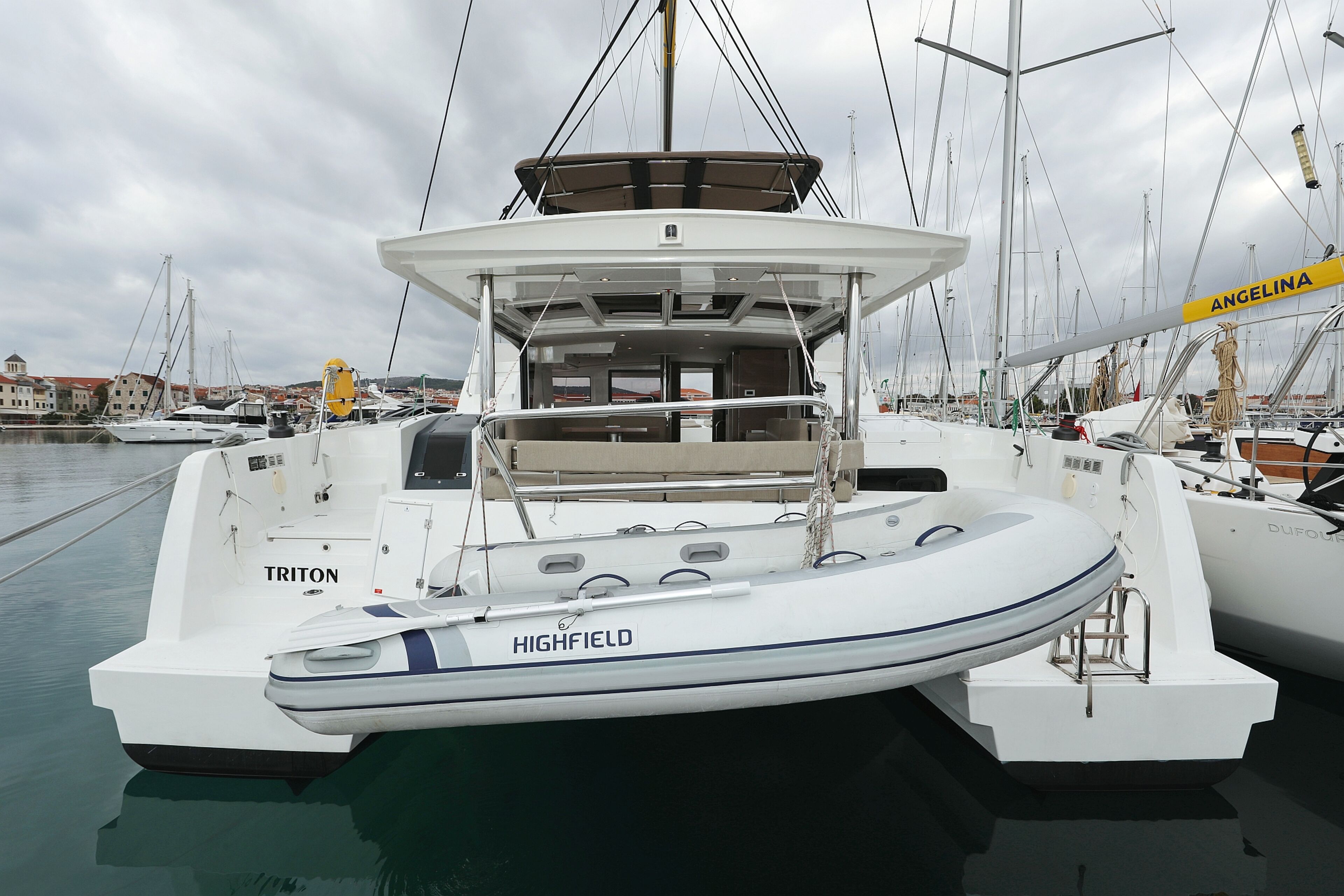 Bali 4.6 - 5 + 1 cab. Triton