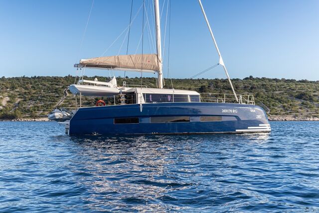 Dufour 48 Catamaran - 5 + 1 cab. Uno