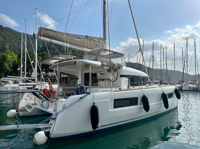 Lagoon 40 - 4 + 2 cab Sail Castor