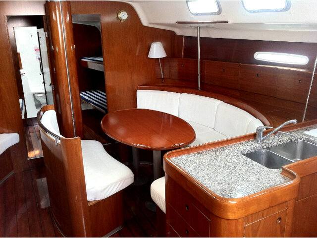 First 47.7 - 4 cab. First Class 2