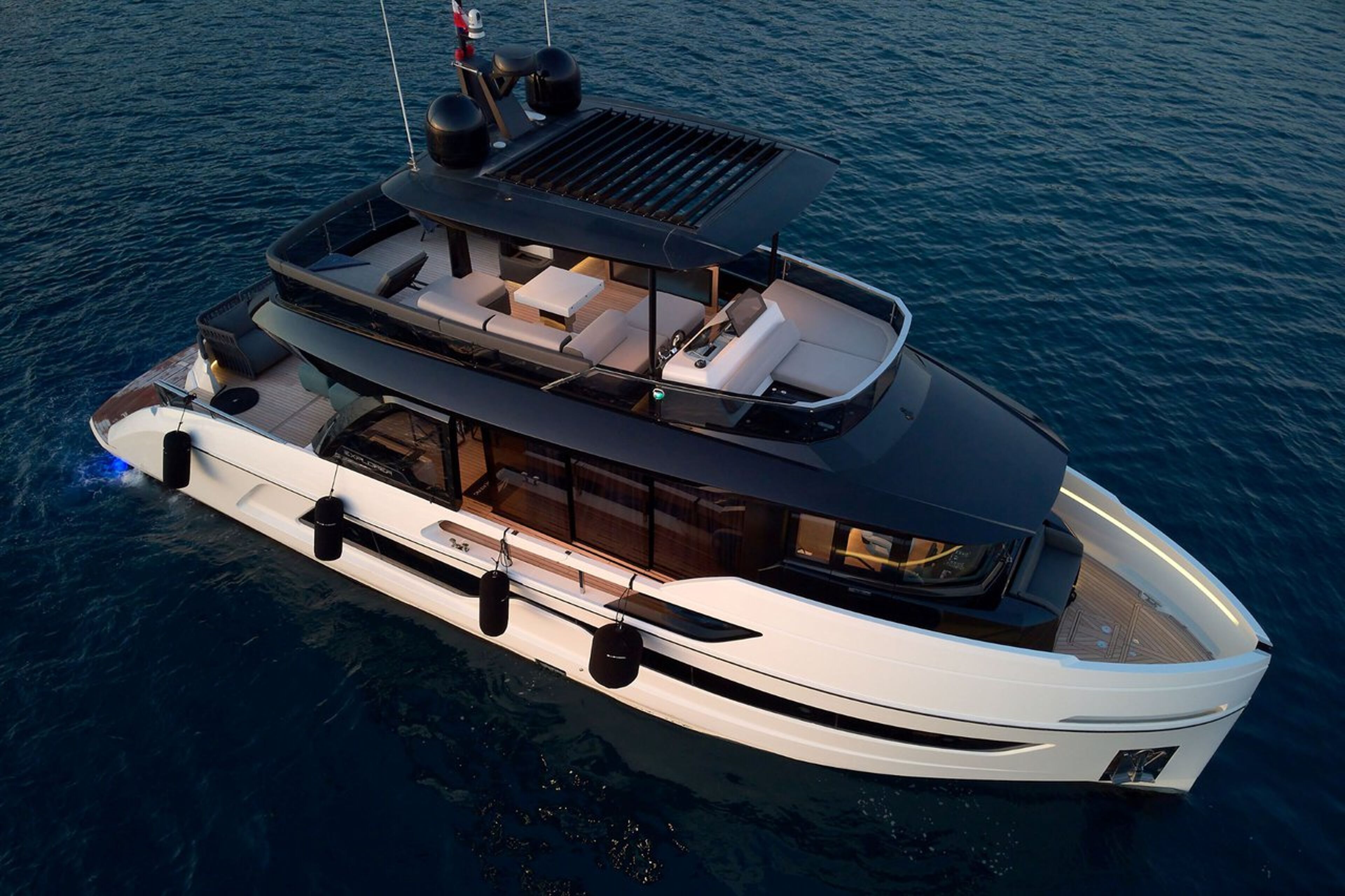 Explorer Fly 62 Blue Moon