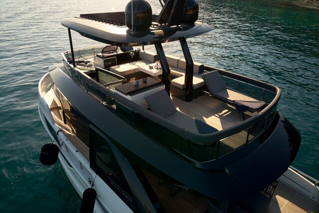 Explorer Fly 62 Blue Moon