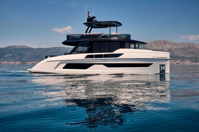 Explorer Fly 62 Blue Moon