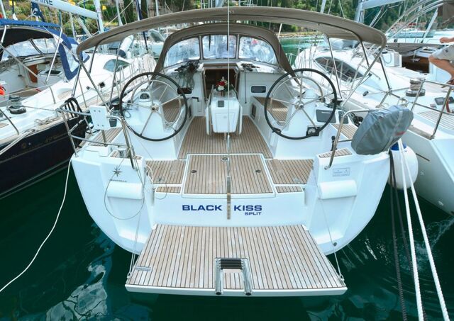 Sun Odyssey 479 - 4 cab. Black Kiss