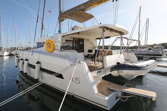 Bali 4.5 - 4 + 2 cab. Karina V