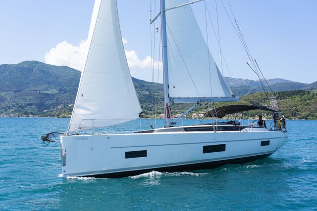 Bavaria C45 - 4 cab. Dawn