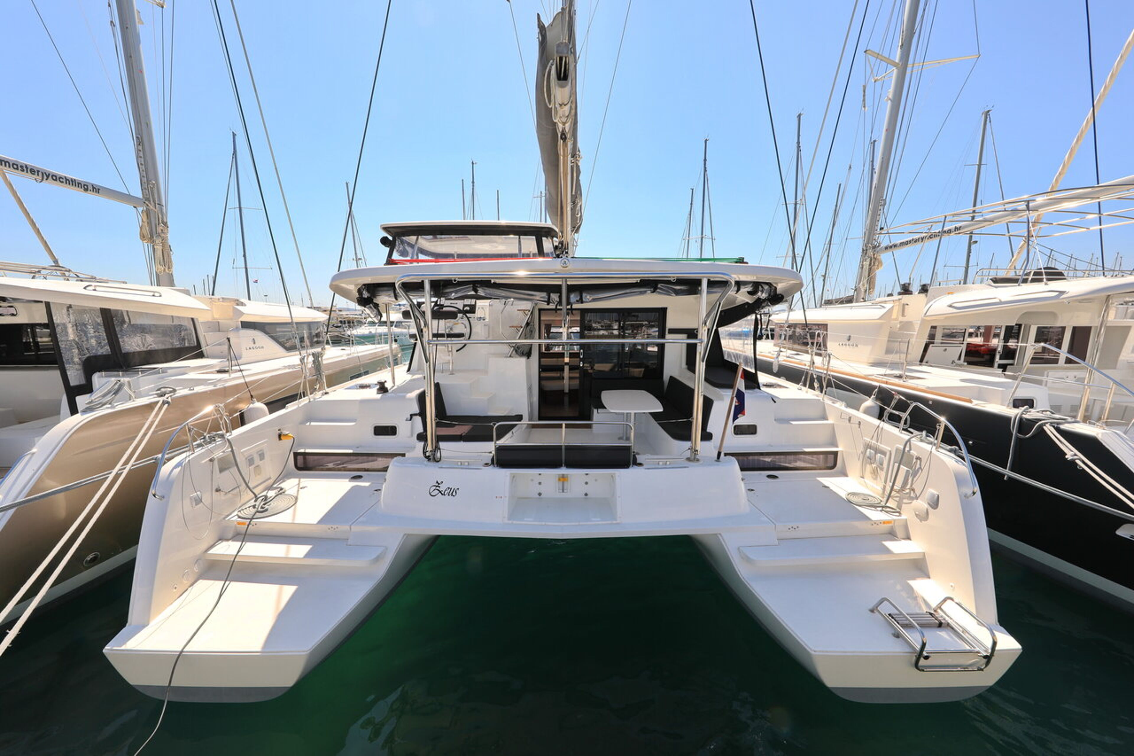 Lagoon 42 - 4 + 2 cab. Zeus