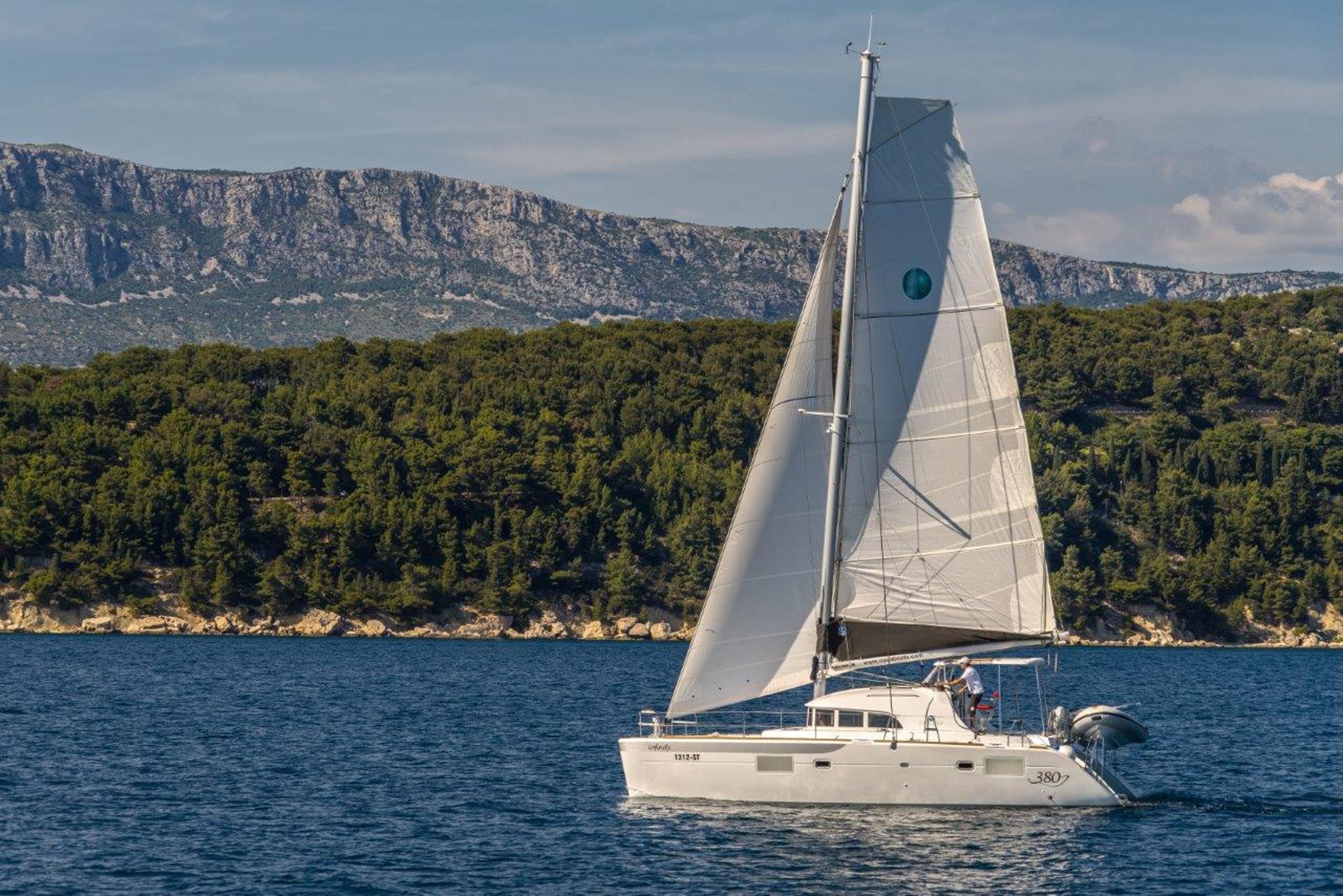 Lagoon 380 - 4 + 1 cab. Queen Mia