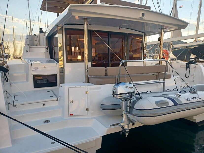 Bali 4.4 - 4 + 2 cab. James Webb