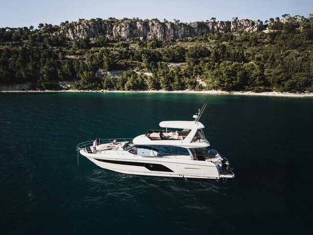 Prestige 590 Flybridge - 3 + 1 cab.	 Shaft