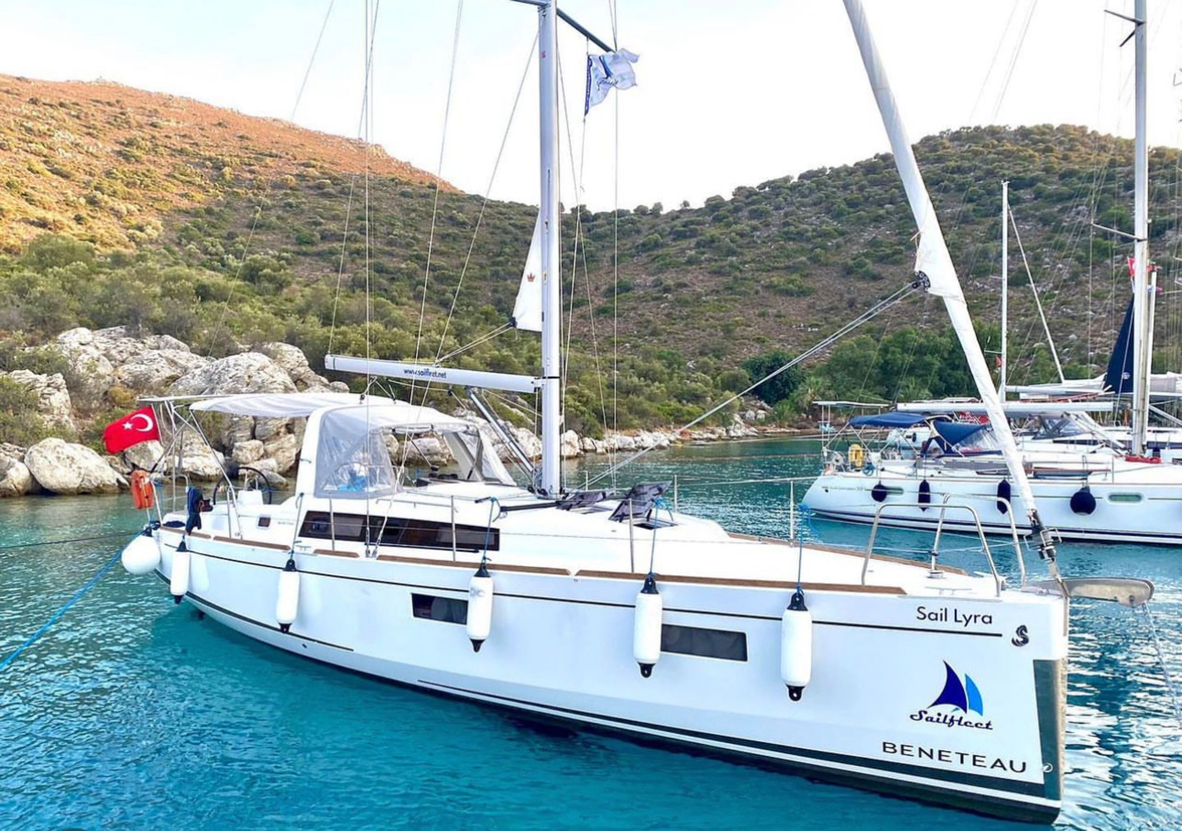 Oceanis 38.1 Sail Lyra