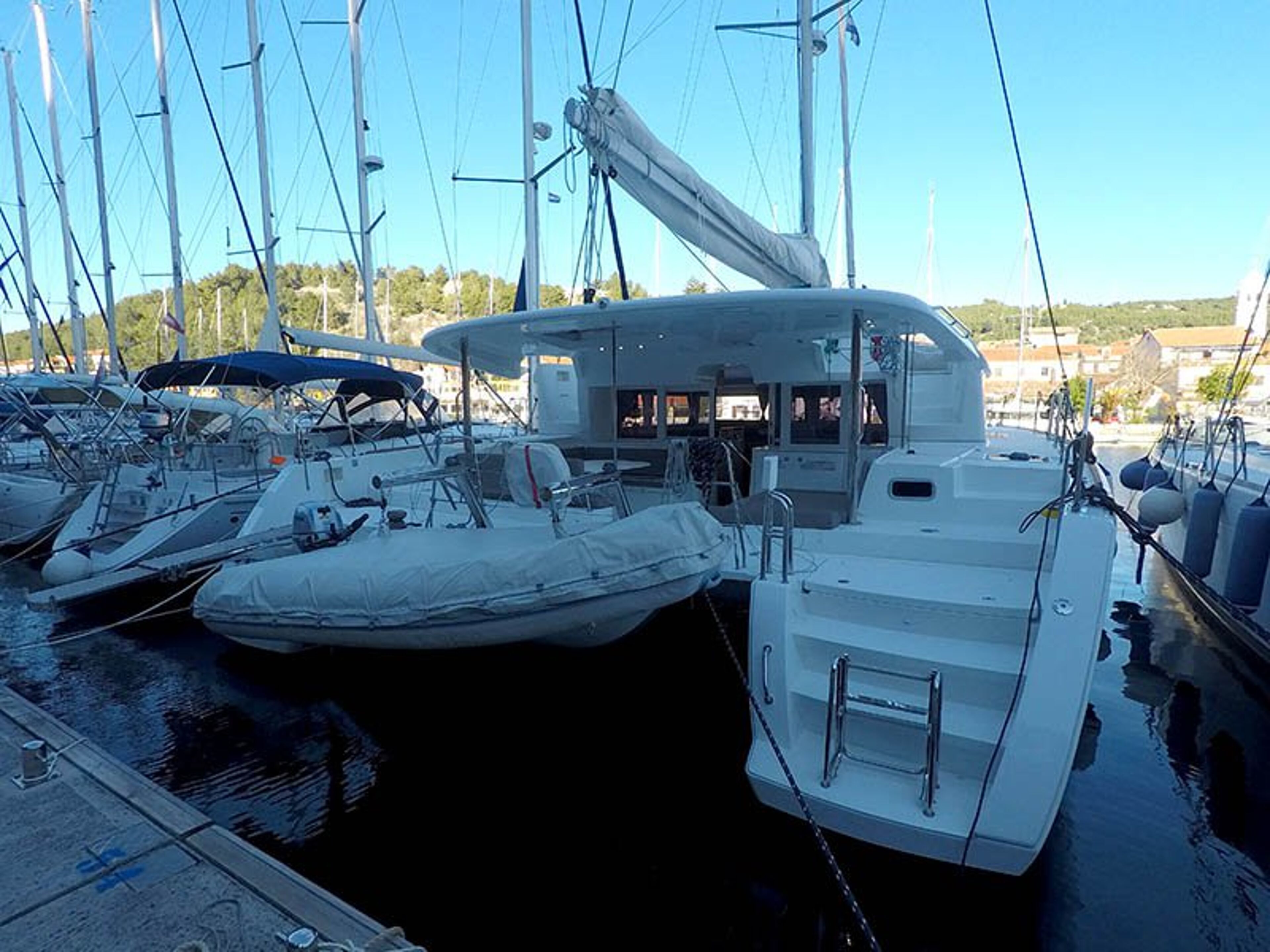 Lagoon 450 F - 4 + 2 cab. Saelma