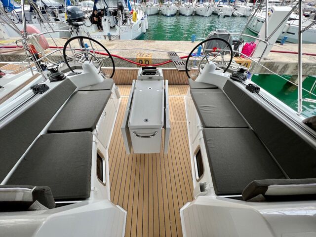 Sun Odyssey 410 - 3 cab. Thalia