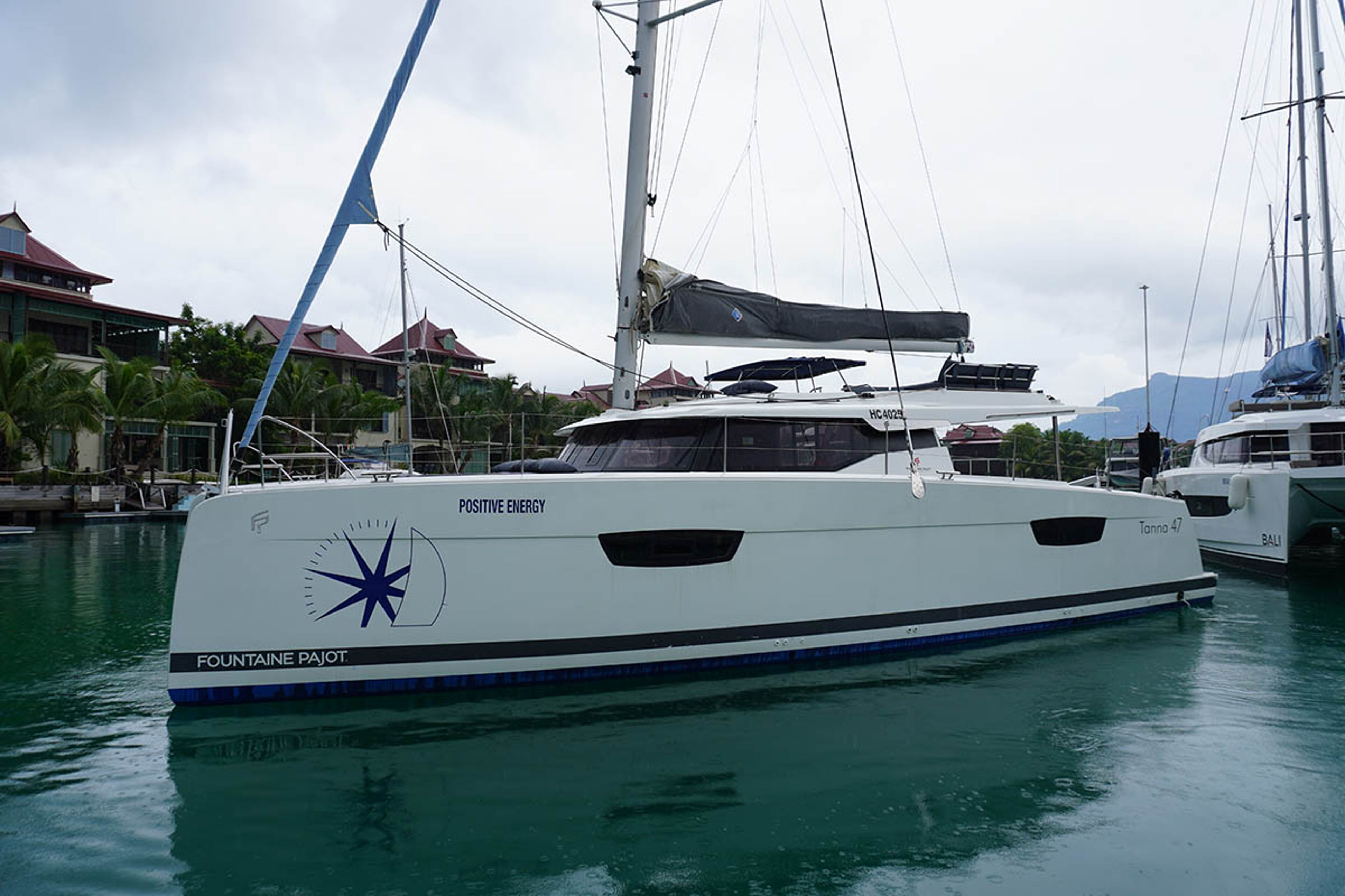 Fountaine Pajot Tanna 47 - 5 + 1 cab. Positive Energy