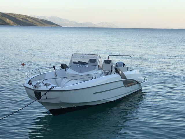 Beneteau Flyer 7.7 Space Deck Beneath Flyer 7.7 Space Deck
