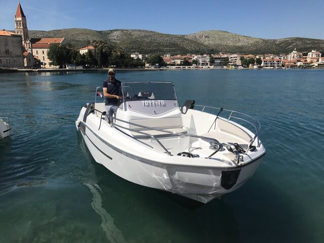 Beneteau Flyer 7.7 Space Deck Beneath Flyer 7.7 Space Deck