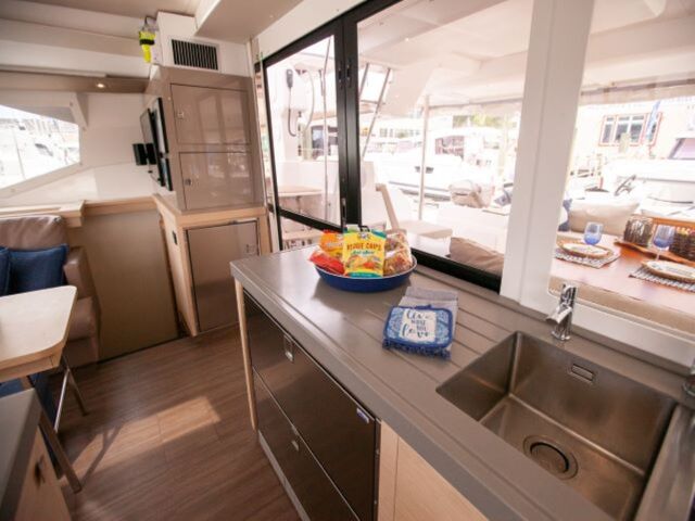 Fountaine Pajot Saona 47 Maestro - 3 + 1 cab. Dark Star