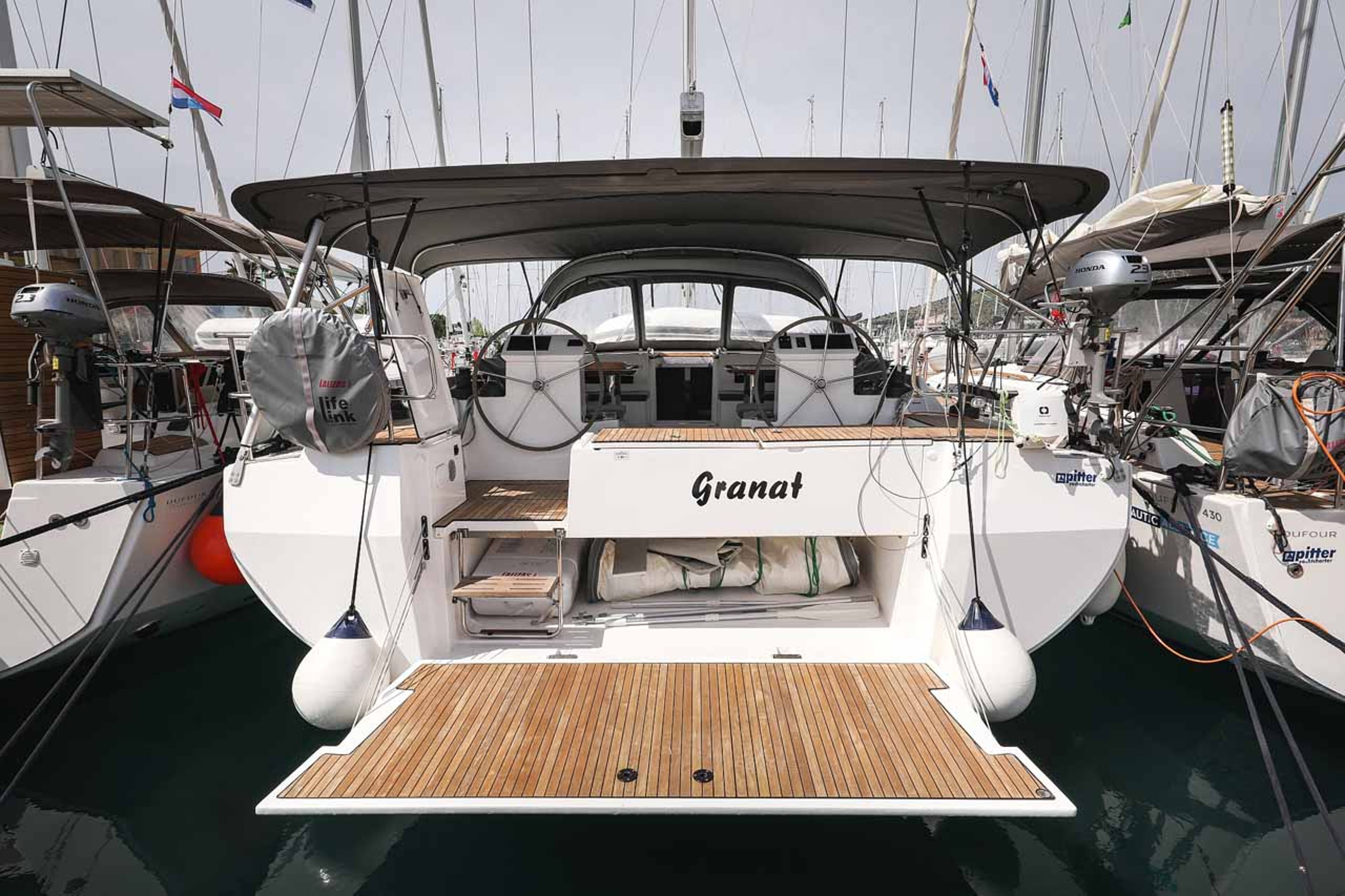 Bavaria C50 Holiday - 5 + 1 cab. Granat