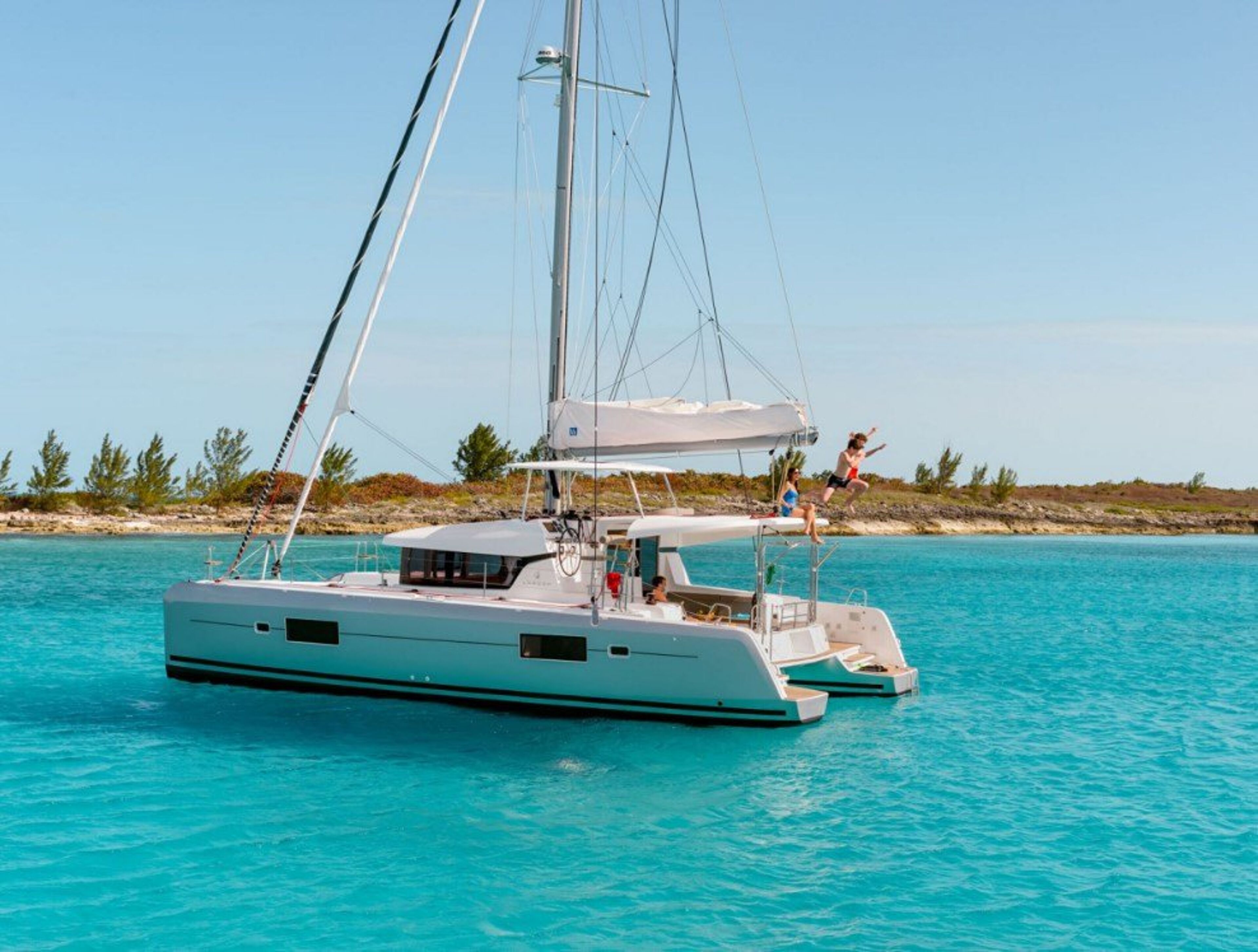 Lagoon 42 - 4 + 2 cab. Blueskin