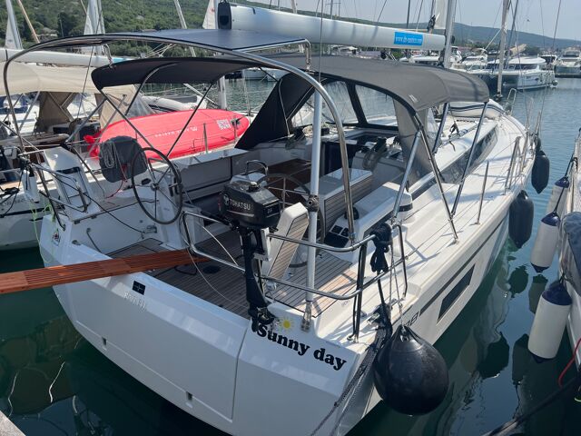 Bavaria C38 Sunny Day