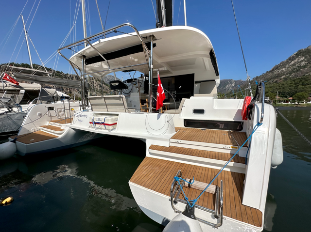 Lagoon 42 - 4 + 2 cab. Sail Electra