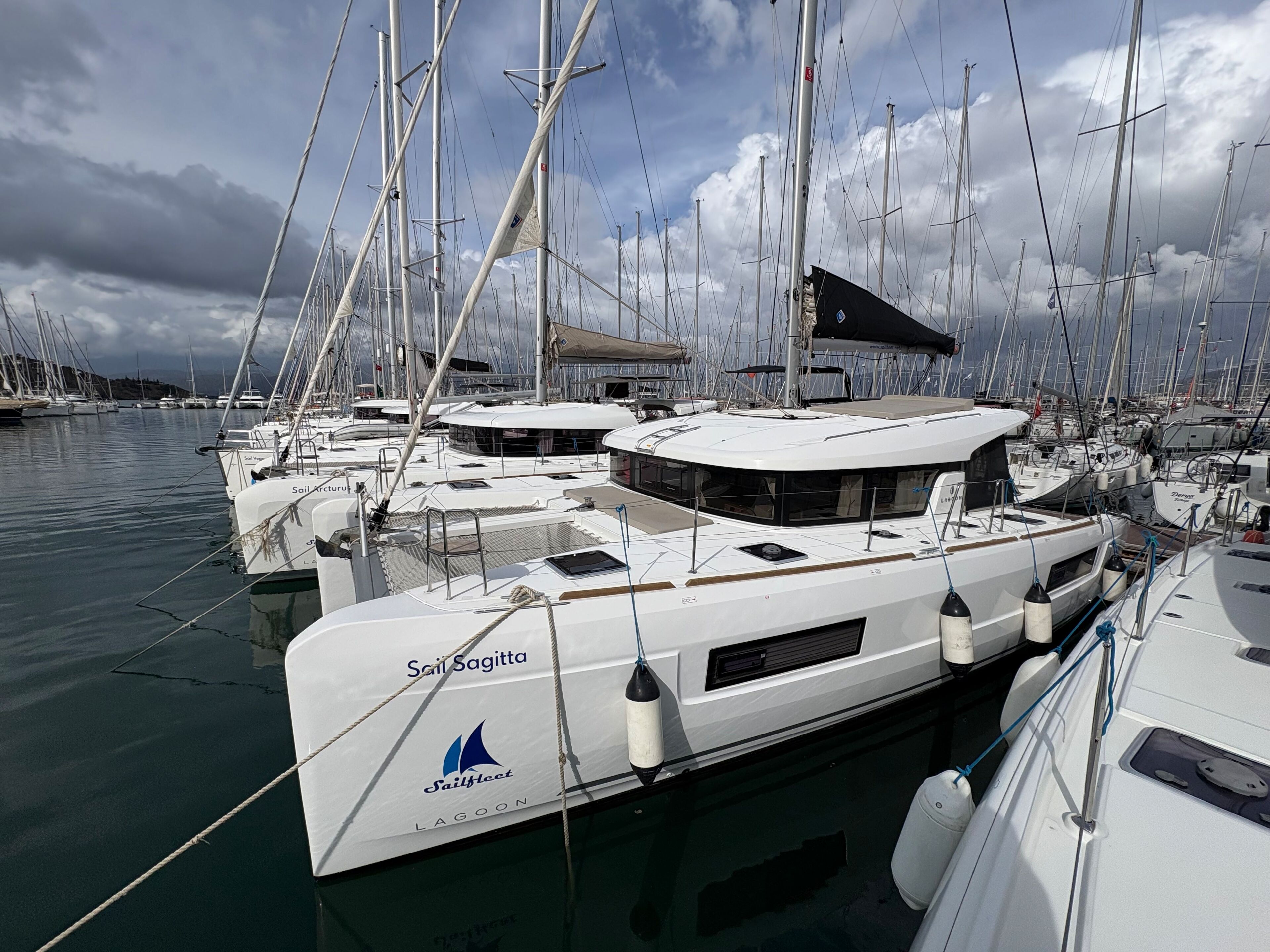 Lagoon 40 - 4 + 2 cab Sail Sagitta