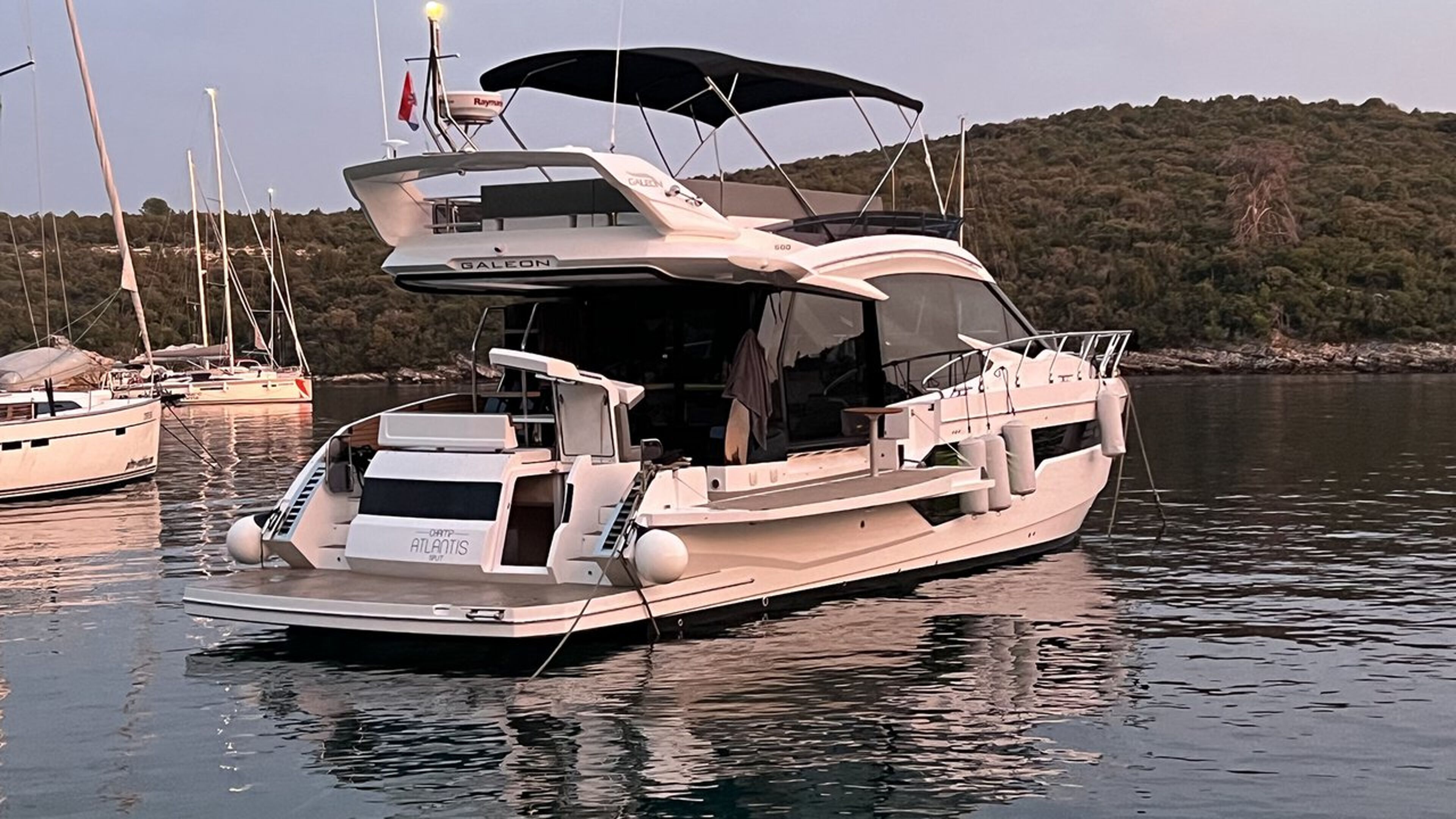 Galeon 500 Fly - 3 cab. Champ Atlantis