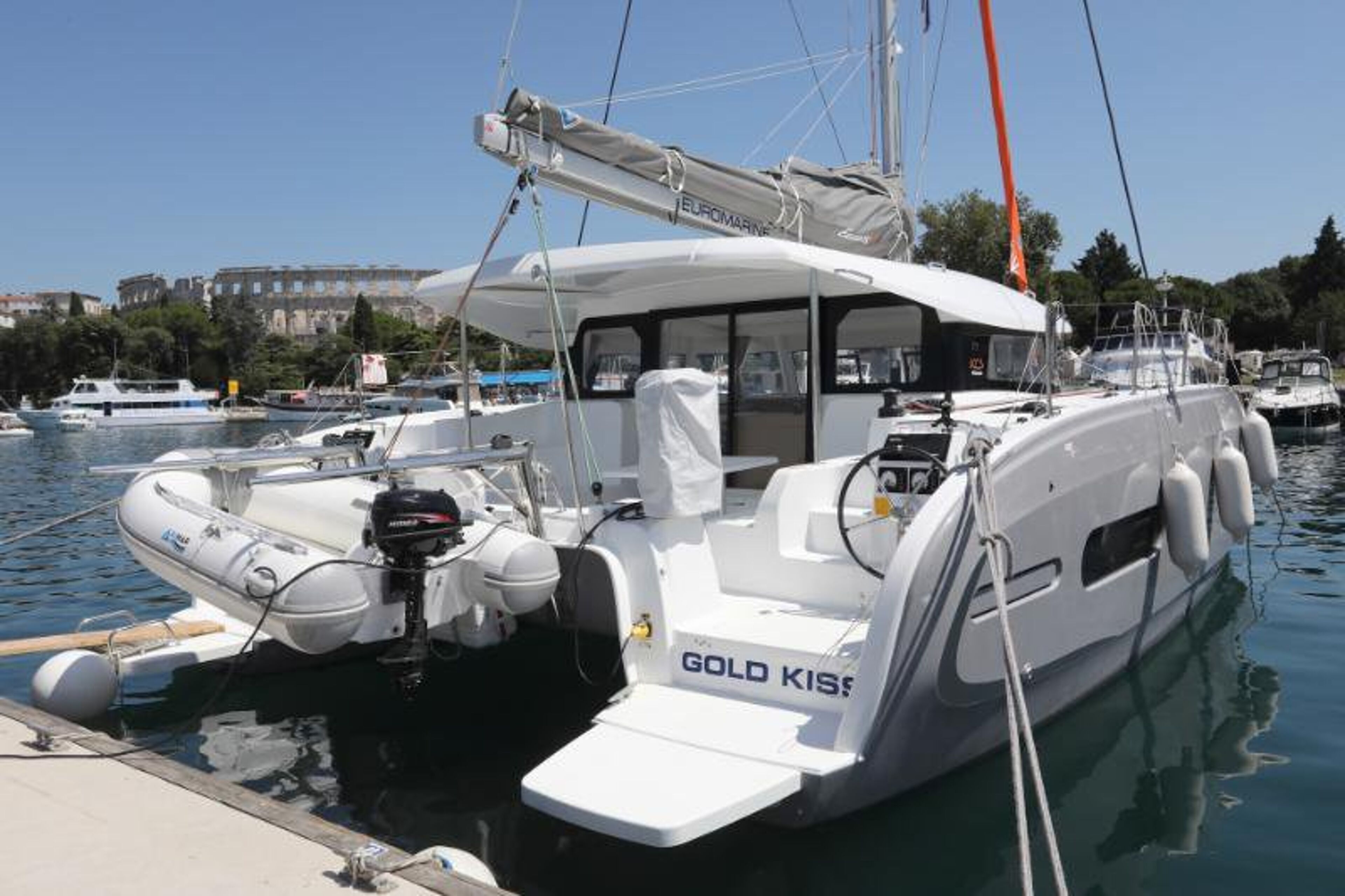 Excess 11 - 4 + 1 + 1 cab. Gold Kiss
