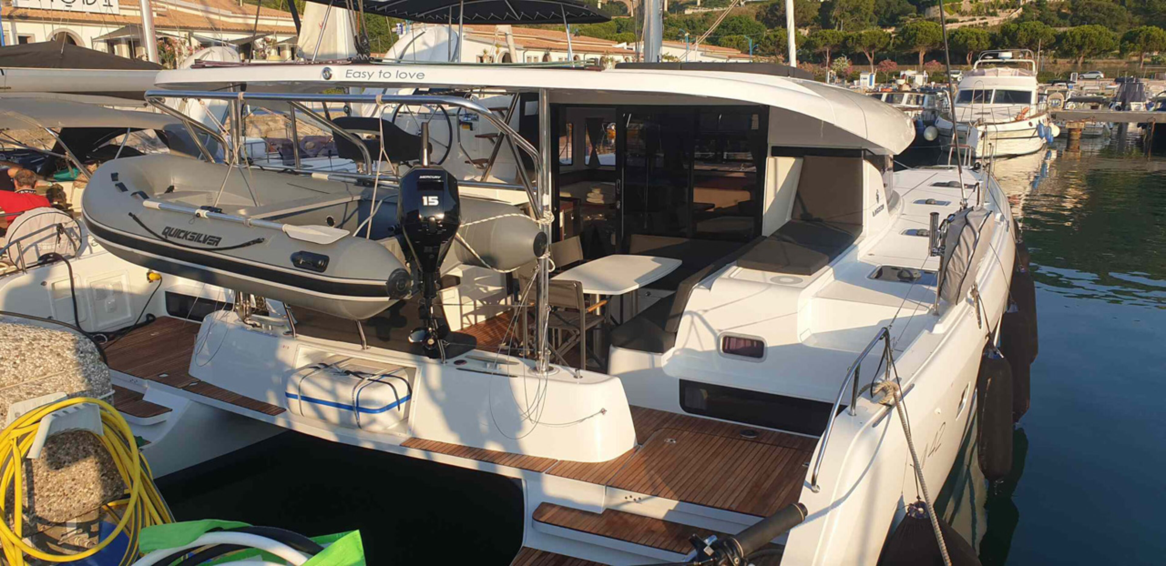 Lagoon 42 - 4 + 1 cab. Easy to love