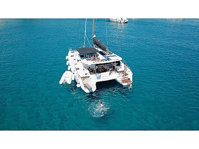 Lagoon 42 - 4 + 2 cab. Kit Cat