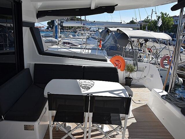 Lagoon 42 - 4 + 2 cab. Kit Cat