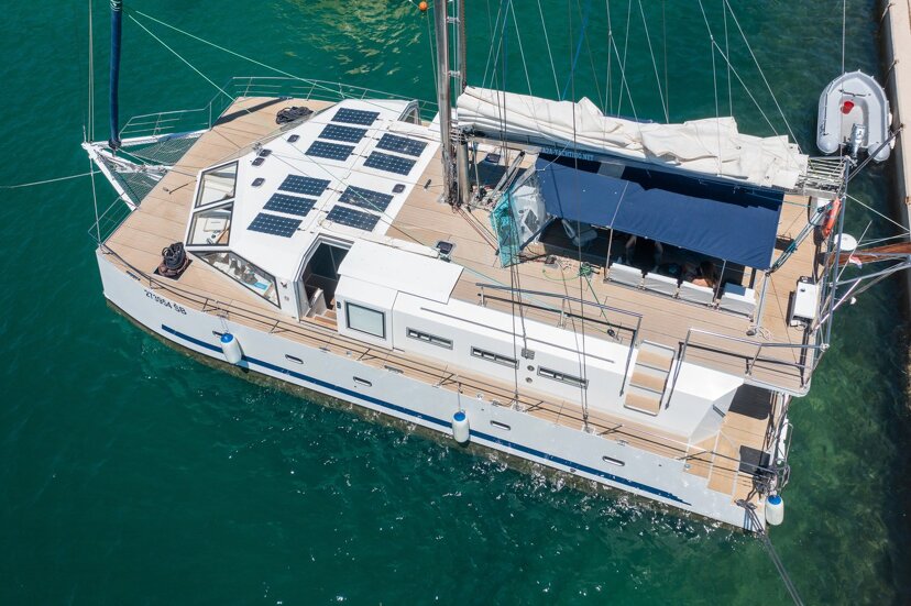 Upwind 50 Eco - 4 + 1 cab. Upwind