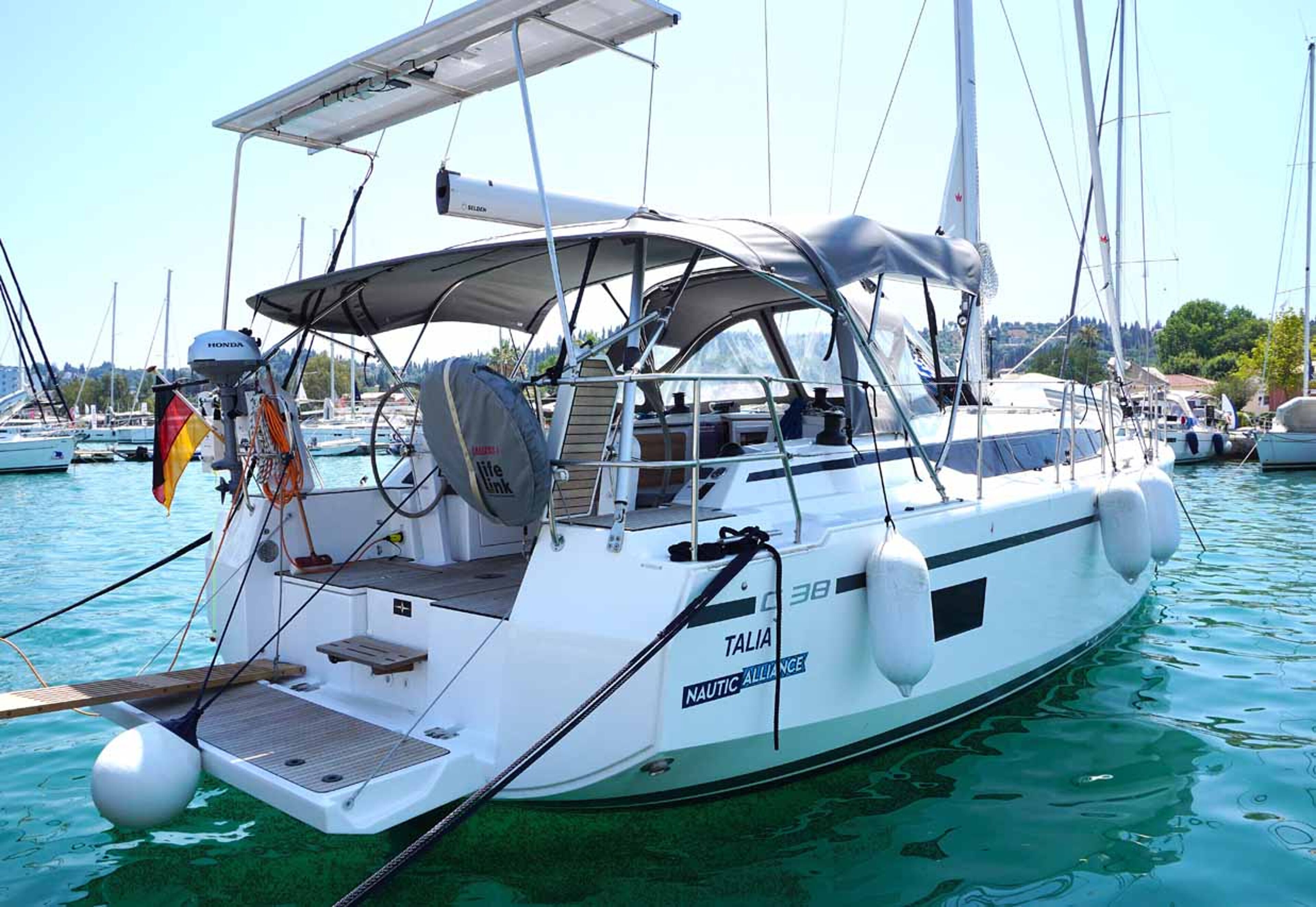 Bavaria C38 Talia