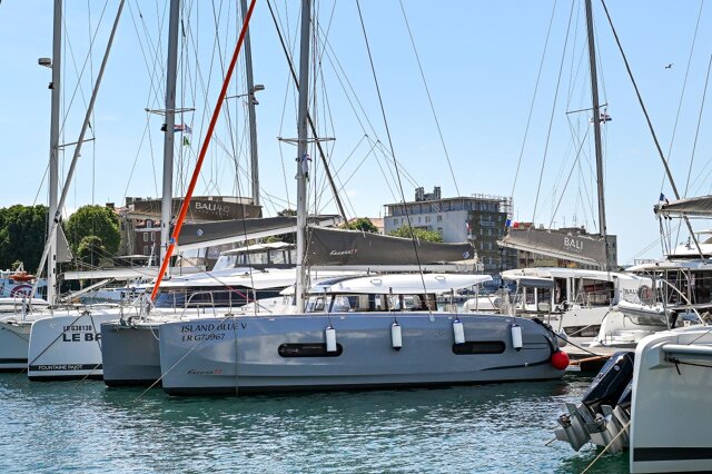 Excess 11 - 4 + 1 + 1 cab. Island Blue V