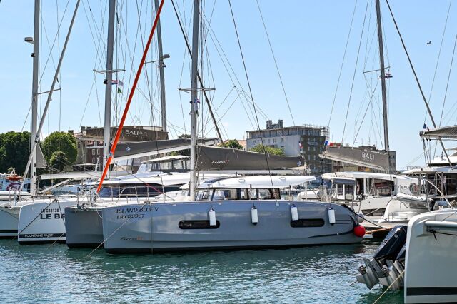 Excess 11 - 4 + 1 + 1 cab. Island Blue V