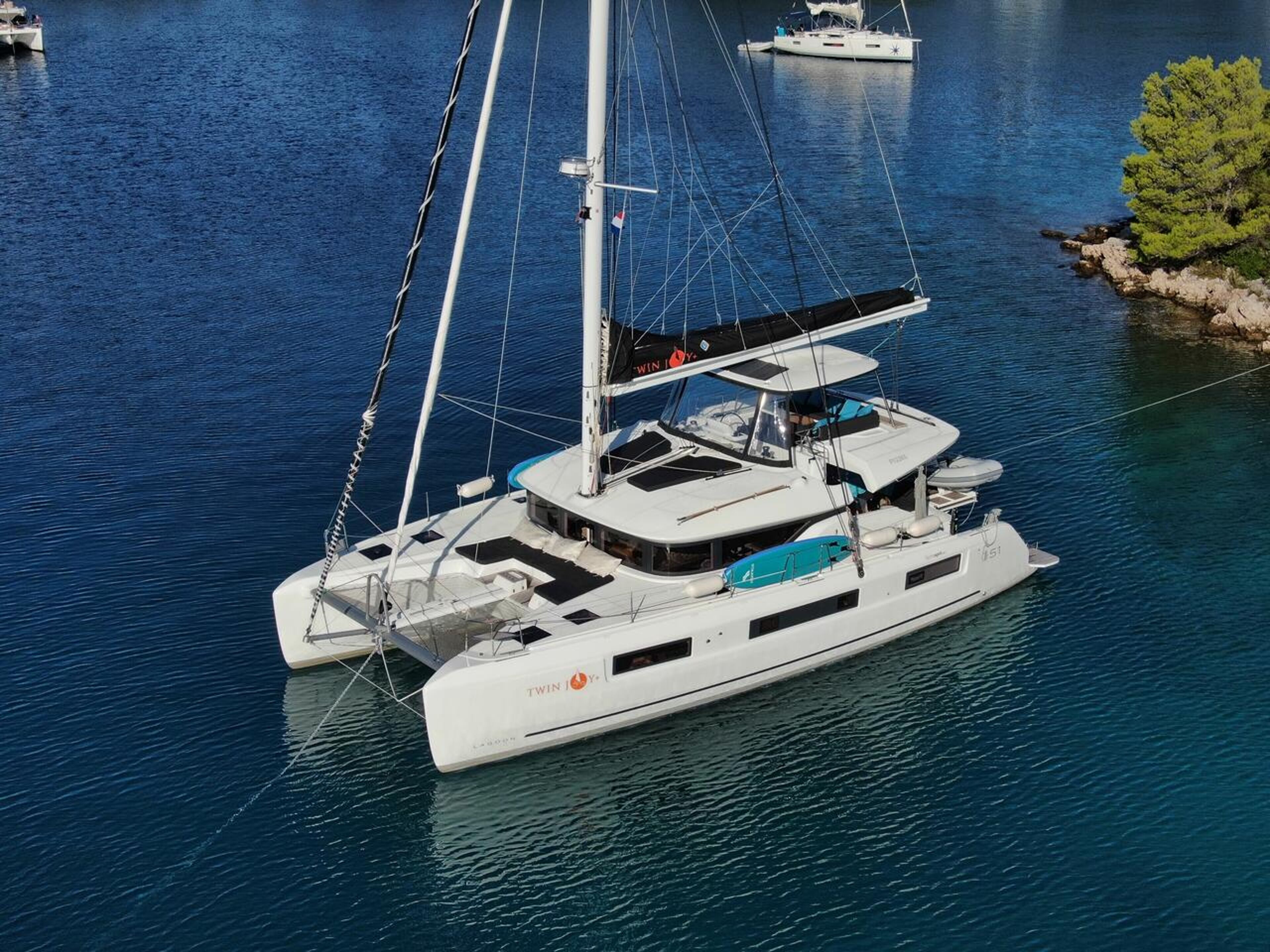 Lagoon 51 - 6 + 1 cab. Twin Joy +