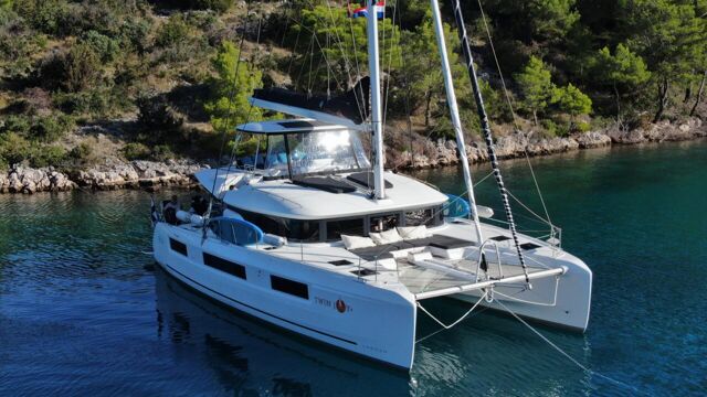 Lagoon 51 - 6 + 1 cab. Twin Joy +