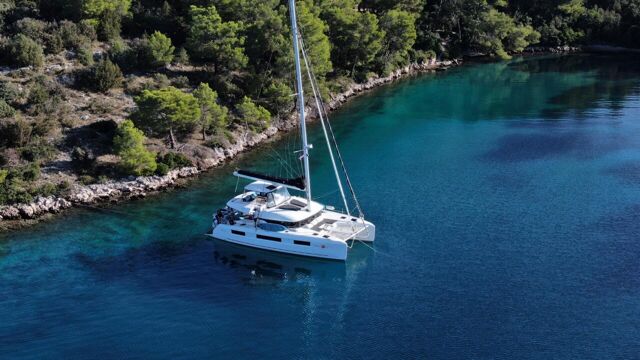 Lagoon 51 - 6 + 1 cab. Twin Joy +