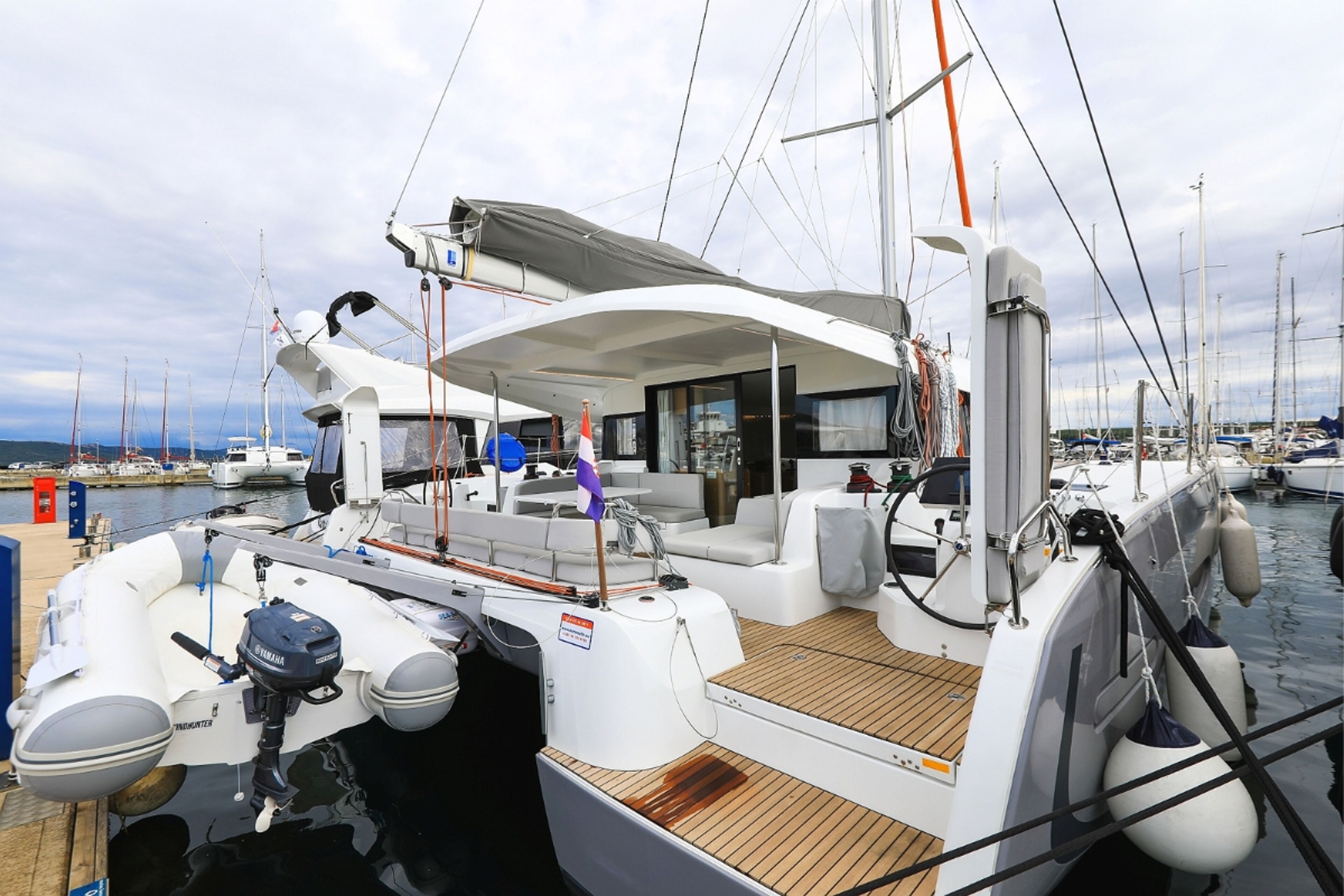 Excess 14 - 4 + 2 cab. Windhunter